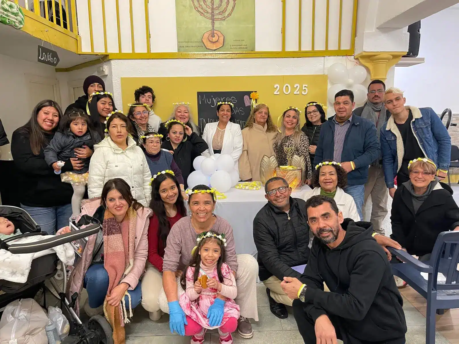 Voluntarios de la ONG Humanitaria Rescatando Vidas Perdidas entregando ayuda bajo el liderazgo de María Amanda. Fuente: Cortesía de María Amanda Souza Arantes