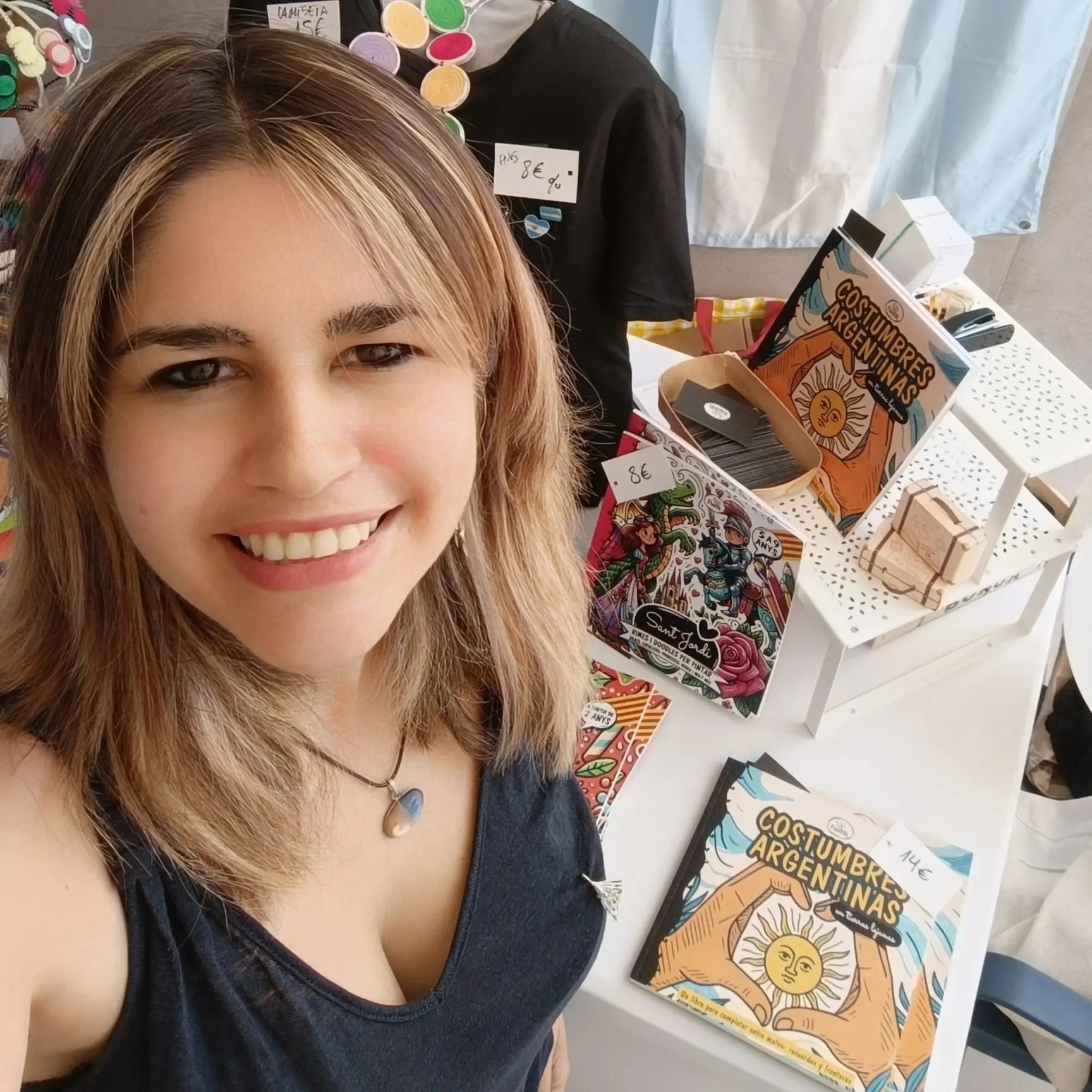 Flavia Brito Leiva conectando con la comunidad en redes sociales.