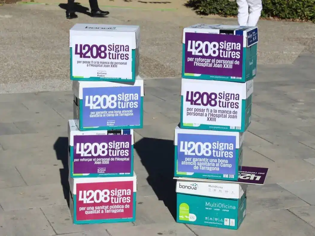Entrega de 4.200 firmas en el Hospital Joan XXIII de Tarragona por En Comú Podem